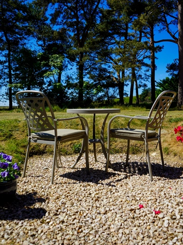 Outdoor patio and seating area of a Gable accommodation at Mossyards